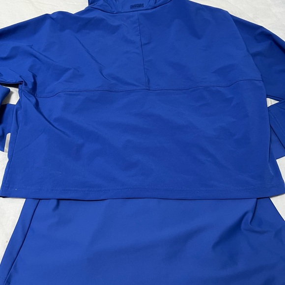 NWOT Sweaty Betty Running Jacket size Medium - Cobalt Blue - with stowaw… - Picture 6 of 7